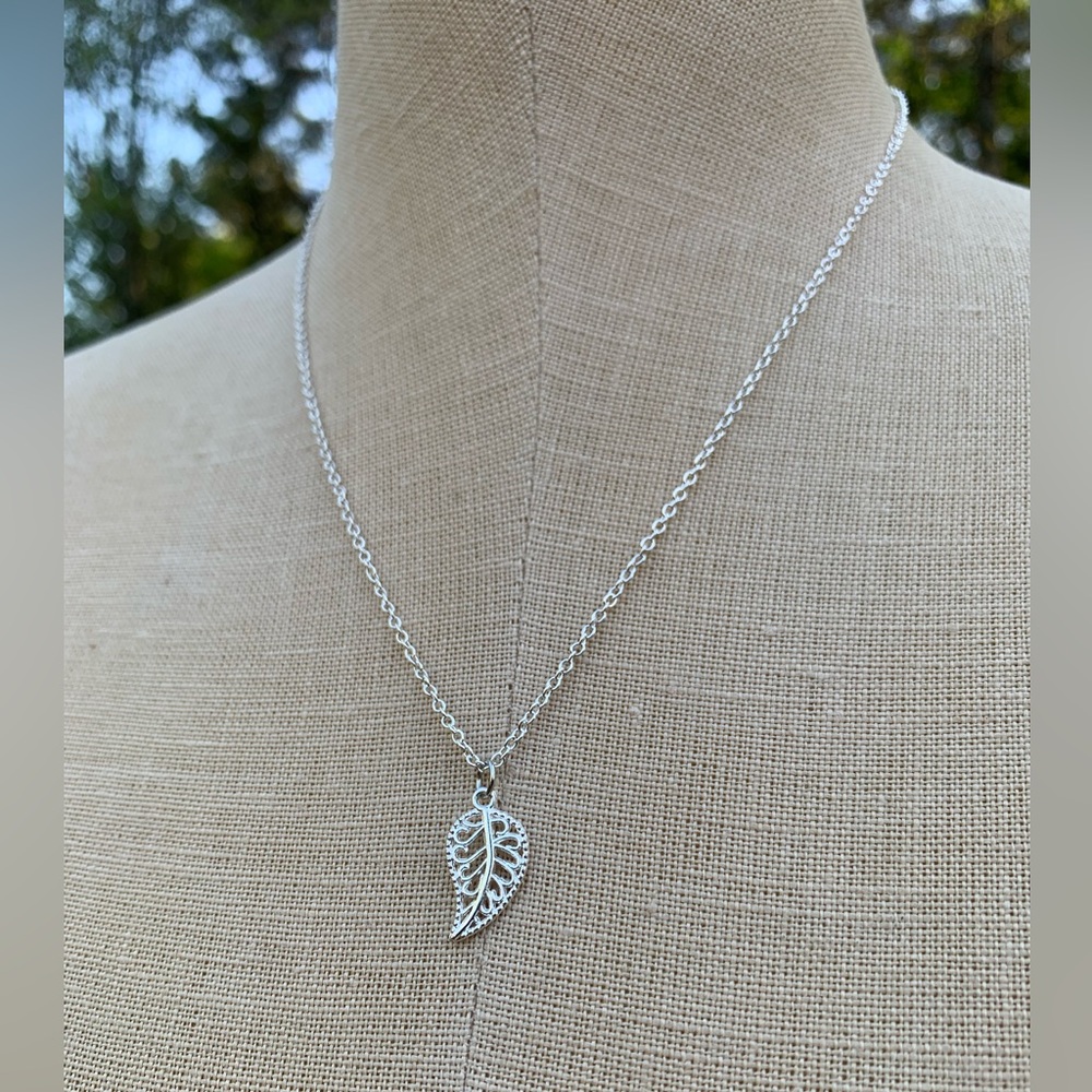 NWT Sterling Silver Plated Chain & Leaf Charm Necklace - Picture 9 of 11